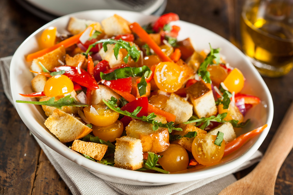 Panzanella, una refrescante ensalada típica de la Toscana